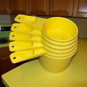 Tupperware Measuring Cups Yellow Nest Stackable Lot x5 761 762 763 764 Vintage